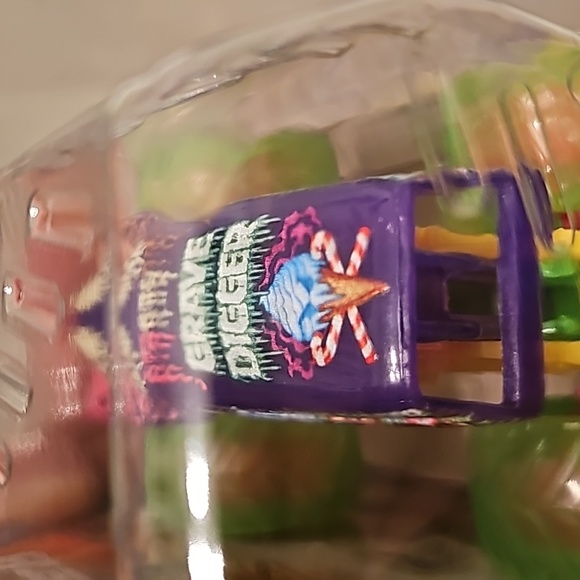 Monster Jam Grave Digger Street Treats - Picture 5 of 6